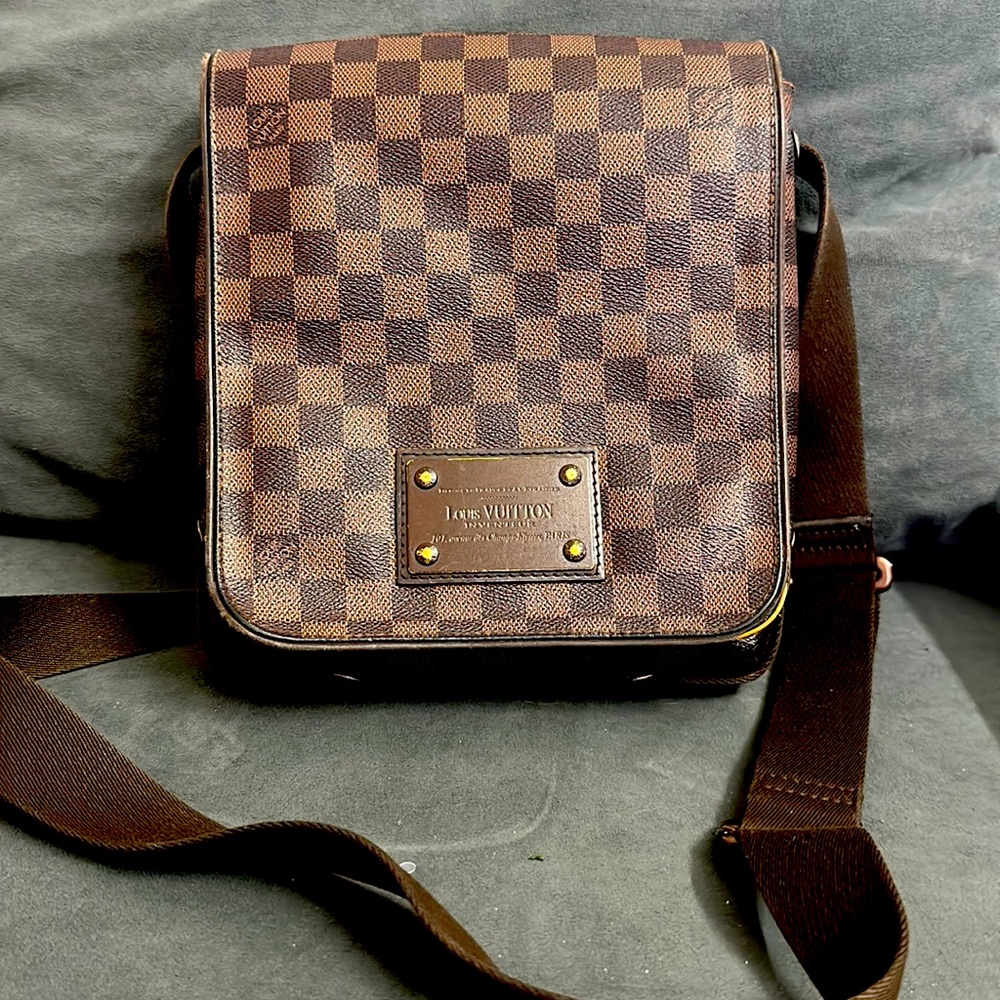Authentic Classic Louis Vuitton crossbody